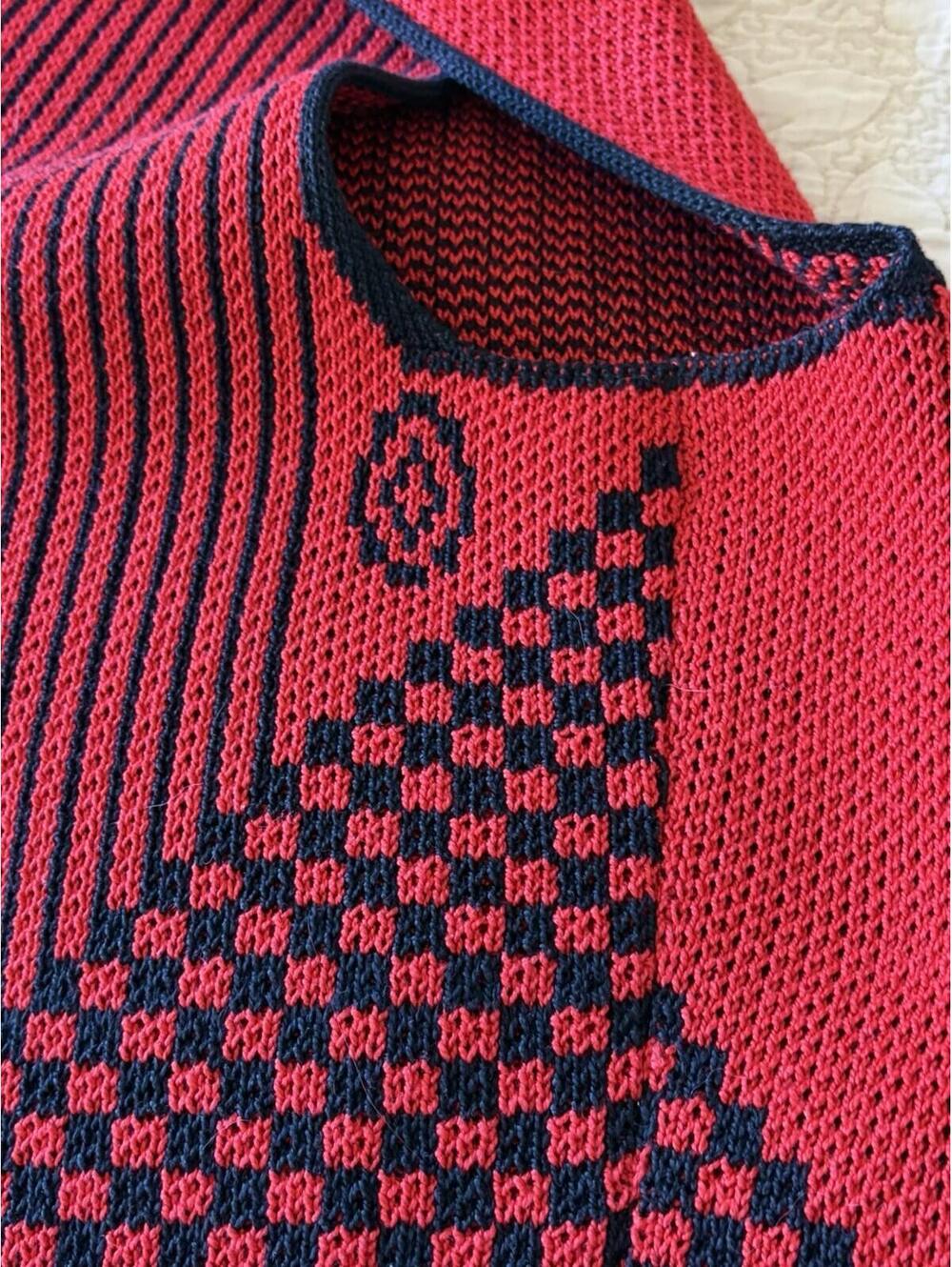 Handmade Knit Vest Red&Black Intricate Design Soft Knitted Tag Measures Medium - Picture 6 of 6
